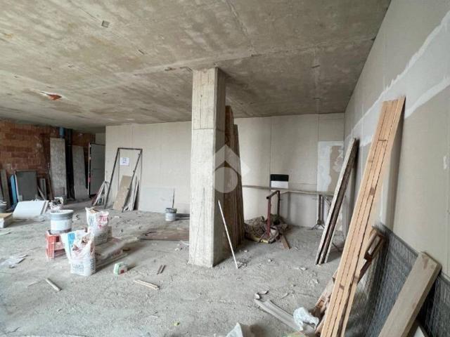 Locale Commerciale in vendita a Colle, Trescore Balneario
