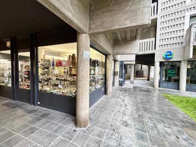 Locale Commerciale in vendita a Trescore Balneario, Lombardia