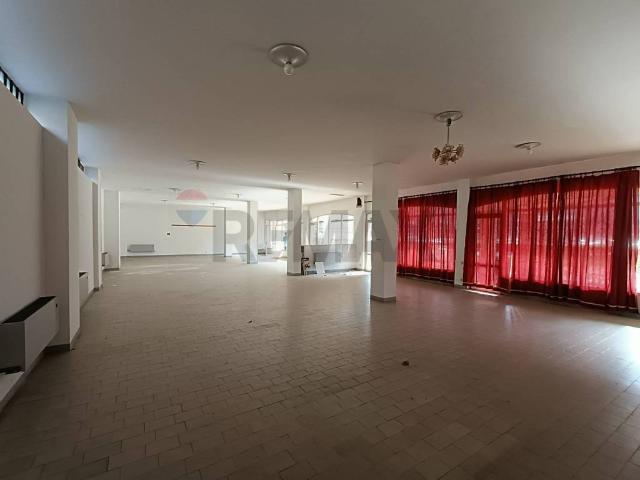 Locale Commerciale in vendita a Trescore Balneario, Lombardia