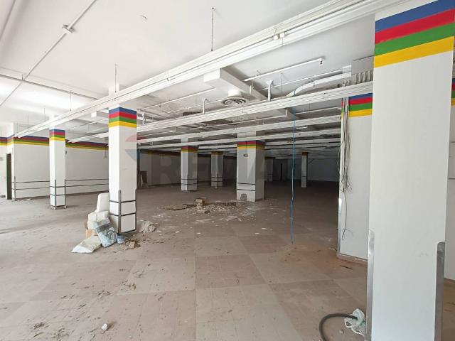 Locale Commerciale in vendita a Trescore Balneario, Lombardia