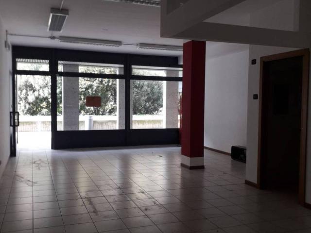 Locale Commerciale in vendita a Colle, Trescore Balneario