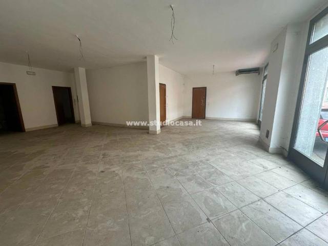 Locale Commerciale in vendita a Trescore Cremasco, Lombardia