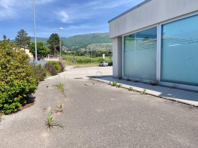Locale Commerciale in vendita a Trevi, Umbria