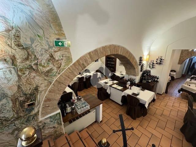 Locale Commerciale in vendita a Trevi, Umbria