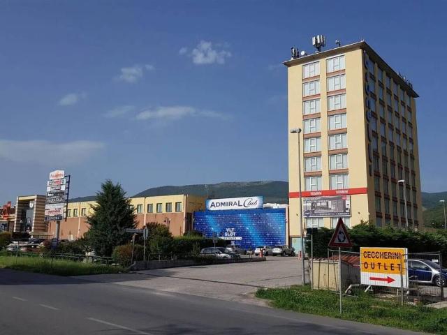 Locale Commerciale in vendita a Trevi, Umbria