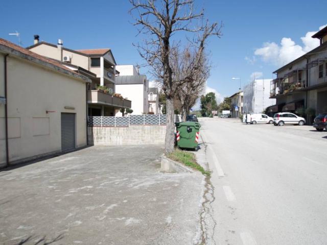 Locale Commerciale in vendita a Trevi, Umbria
