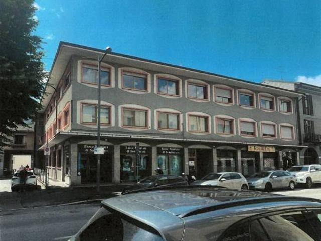Locale Commerciale in vendita a Treviglio, Lombardia