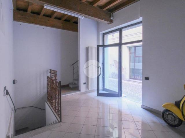 Locale Commerciale in vendita a Treviglio, Lombardia