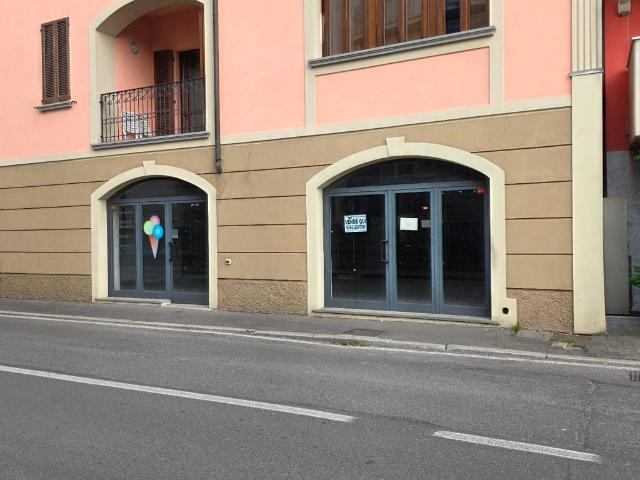 Locale Commerciale in vendita a Treviglio, Lombardia