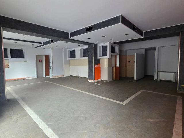 Locale Commerciale in vendita a Treviglio, Lombardia