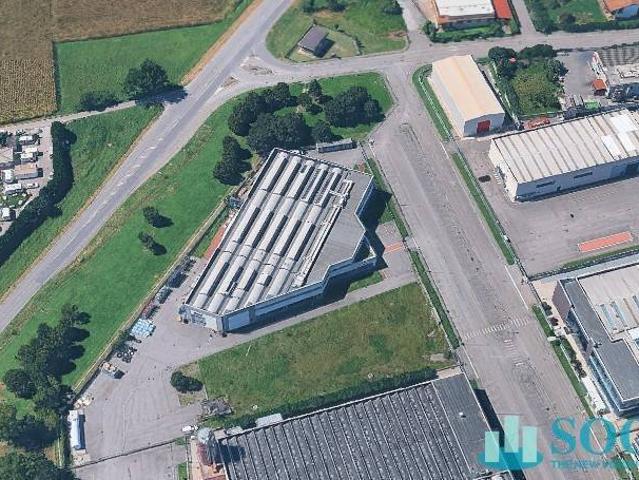 Locale Commerciale in vendita a Treviglio, Lombardia