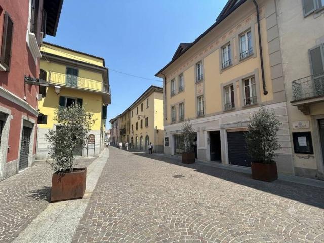 Locale Commerciale in vendita a Treviglio, Lombardia
