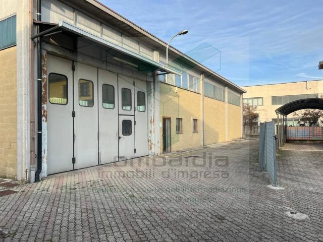 Locale Commerciale in vendita a Treviglio, Lombardia