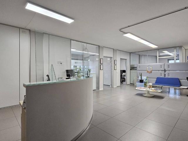 Locale Commerciale in vendita a Treviglio, Lombardia