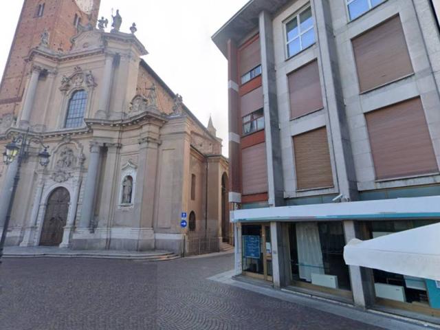Locale Commerciale in vendita a Treviglio, Lombardia