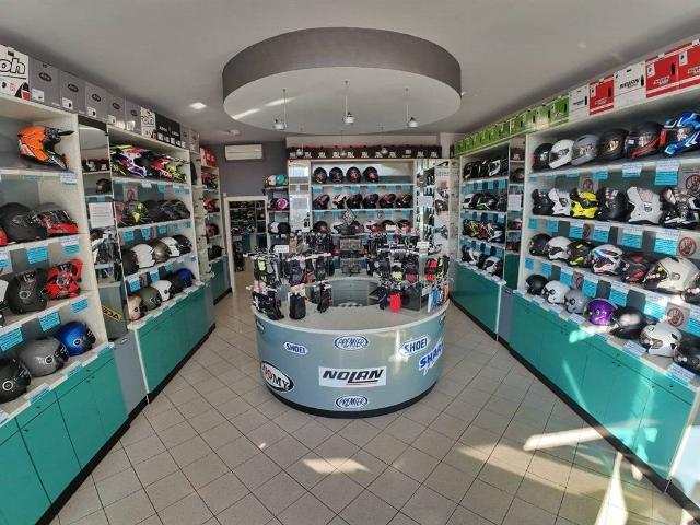 Locale Commerciale in vendita a Treviglio, Lombardia