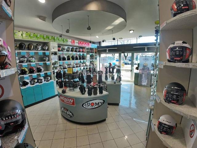 Locale Commerciale in vendita a Treviglio, Lombardia