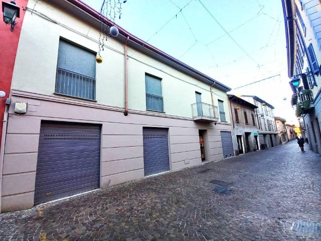 Locale Commerciale in vendita a Treviglio, Lombardia