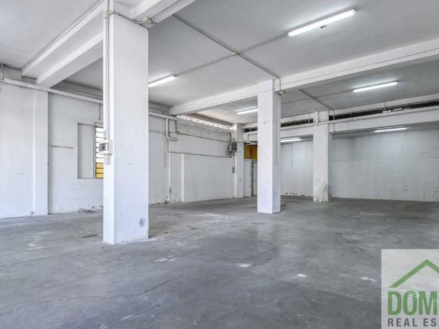 Locale Commerciale in vendita a Treviglio, Lombardia