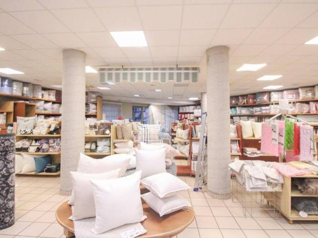 Locale Commerciale in vendita a Treviglio, Lombardia