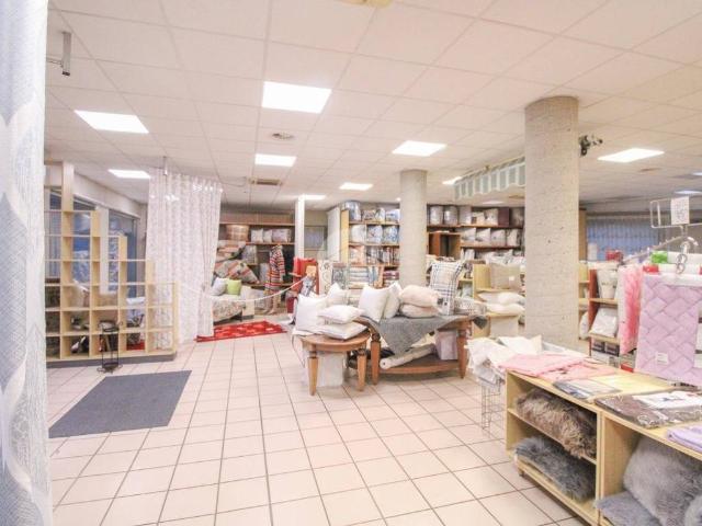 Locale Commerciale in vendita a Treviglio, Lombardia