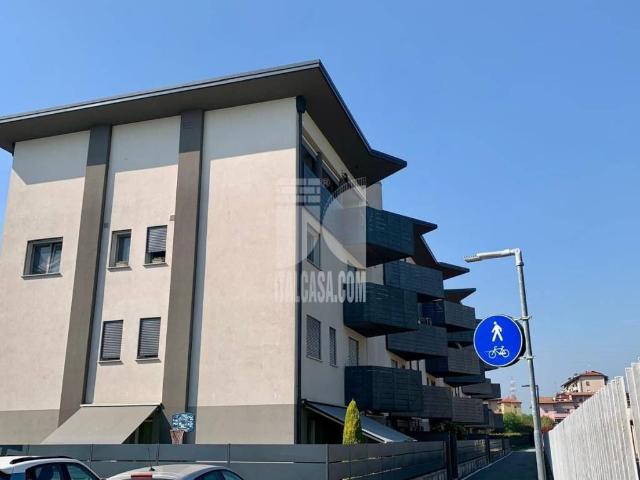 Locale Commerciale in vendita a Treviglio, Lombardia