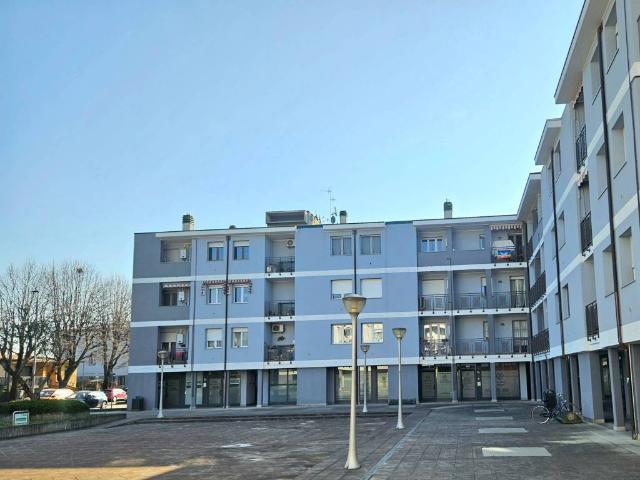 Locale Commerciale in vendita a Treviglio, Lombardia