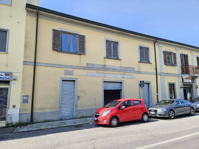 Locale Commerciale in vendita a Treviglio, Lombardia
