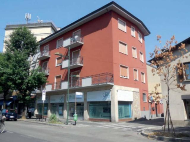 Locale Commerciale in vendita a Treviglio, Lombardia