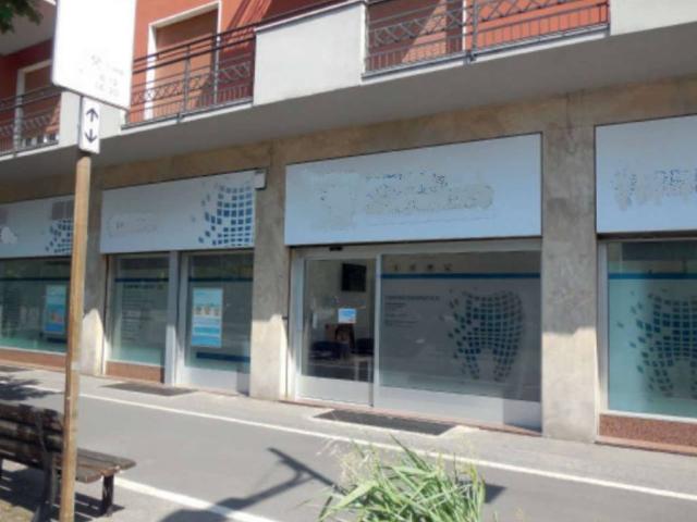 Locale Commerciale in vendita a Treviglio, Lombardia