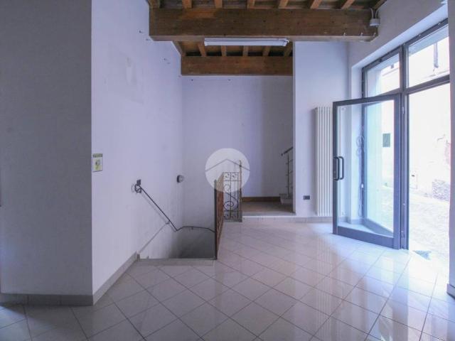 Locale Commerciale in vendita a Treviglio, Lombardia