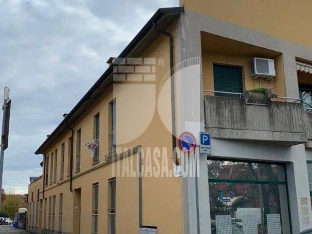 Locale Commerciale in vendita a Treviglio, Lombardia