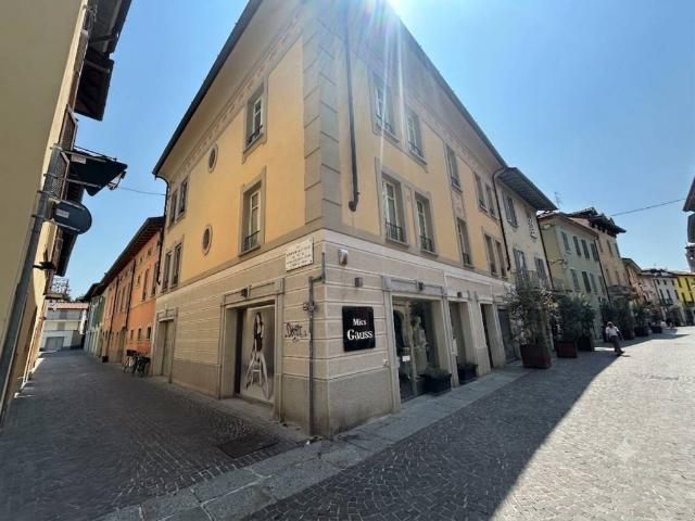 Locale Commerciale in vendita a Treviglio, Lombardia