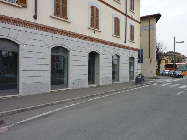 Locale Commerciale in vendita a Treviglio, Lombardia