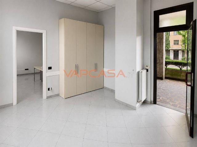 Locale Commerciale in vendita a Treviglio, Lombardia