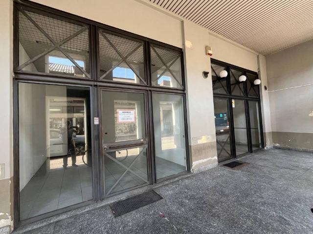 Locale Commerciale in vendita a Treviglio, Lombardia