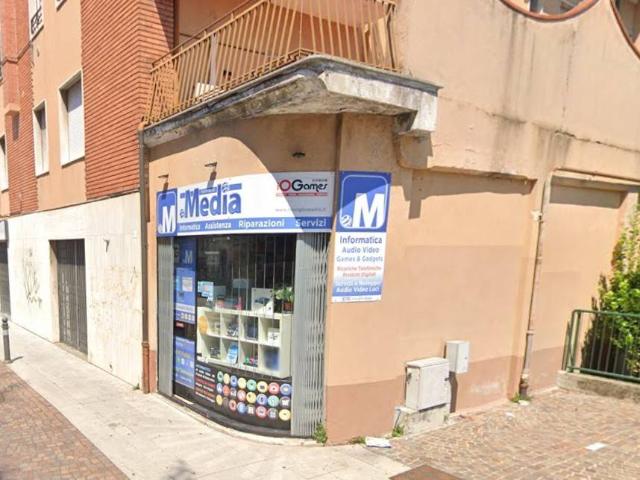 Locale Commerciale in vendita a Treviglio, Lombardia