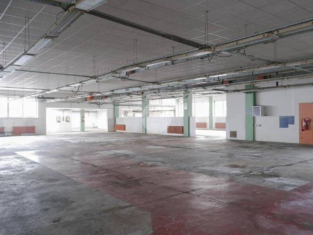 Locale Commerciale in vendita a Treviglio, Lombardia