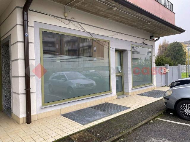 Locale Commerciale in vendita a Geromìna, Treviglio