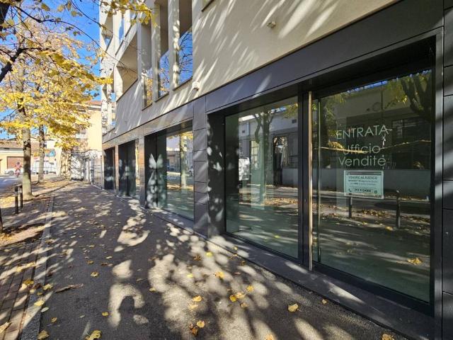 Locale Commerciale in vendita a Treviglio, Lombardia