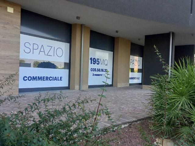 Locale Commerciale in vendita a Treviglio, Lombardia