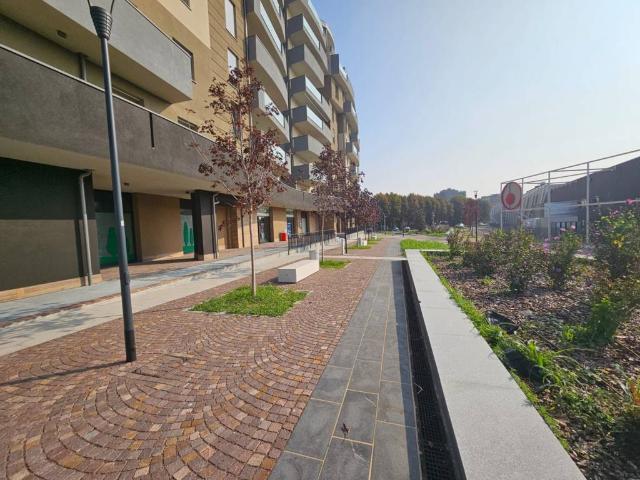 Locale Commerciale in vendita a Treviglio, Lombardia