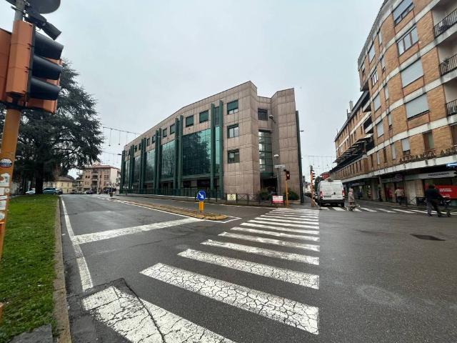 Locale Commerciale in vendita a Treviglio, Lombardia