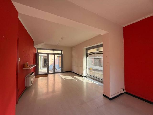 Locale Commerciale in vendita a Treviglio, Lombardia