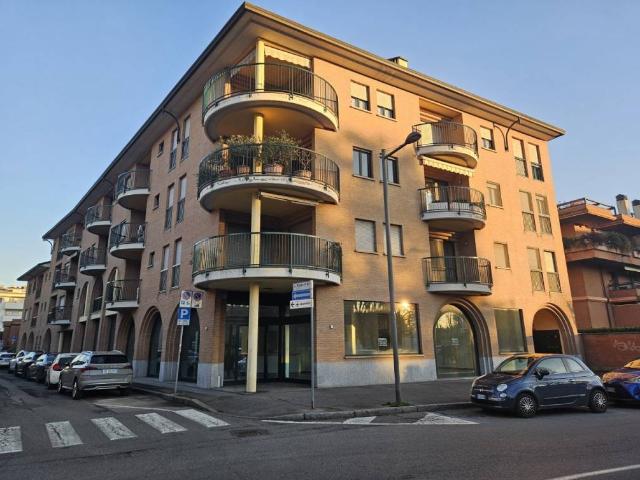 Locale Commerciale in vendita a Treviglio, Lombardia