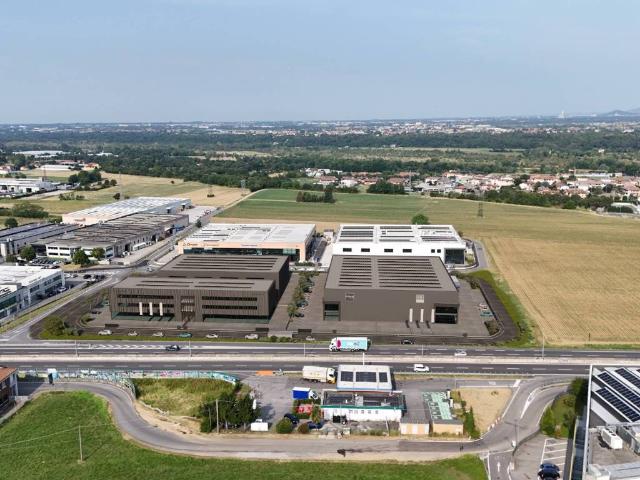 Locale Commerciale in vendita a Roncola, Treviolo