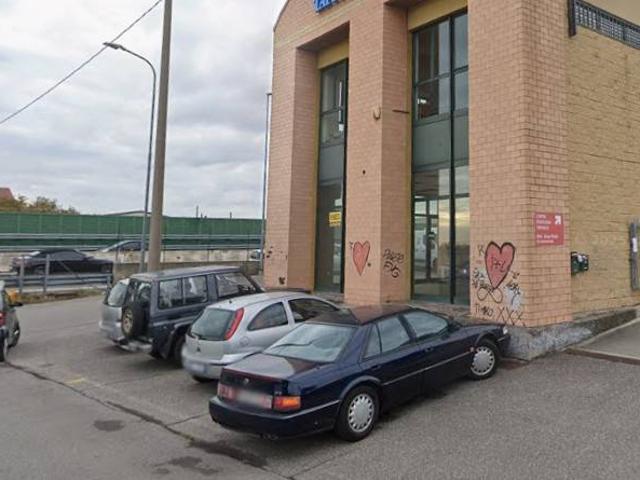 Locale Commerciale in vendita a Albegno, Treviolo