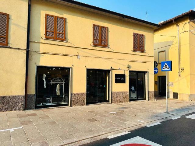 Locale Commerciale in vendita a Curnasco, Treviolo