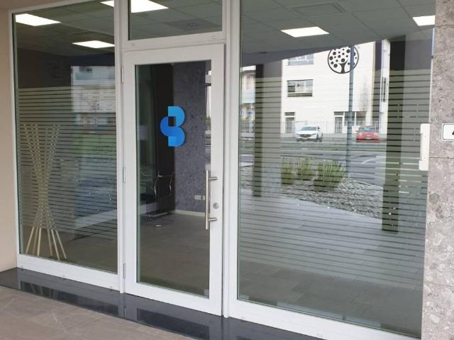 Locale Commerciale in vendita a Albegno, Treviolo