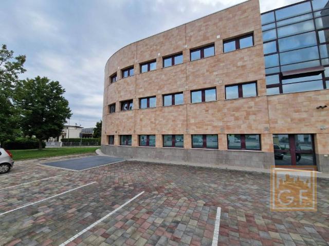Locale Commerciale in vendita a Treviso, Veneto
